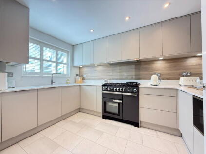 Stunning Family Home In A Private Gated Development Overlooking Orchards - Russett Farm, Rainham