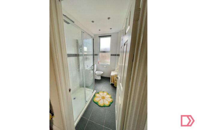 Bathroom with Power shower