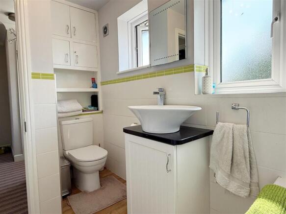Bathroom 1a.JPG