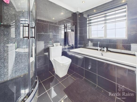 3 bed Semi-Detached for sale Image 12