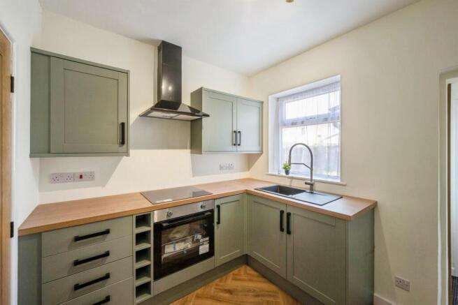 3 bed Semi-Detached for sale Image 5
