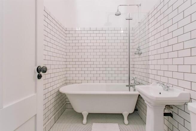 Fonthill road bathroom 1920px.jpg