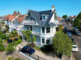 69, Hillside Crescent, Leigh-on-sea SS9 1HQ