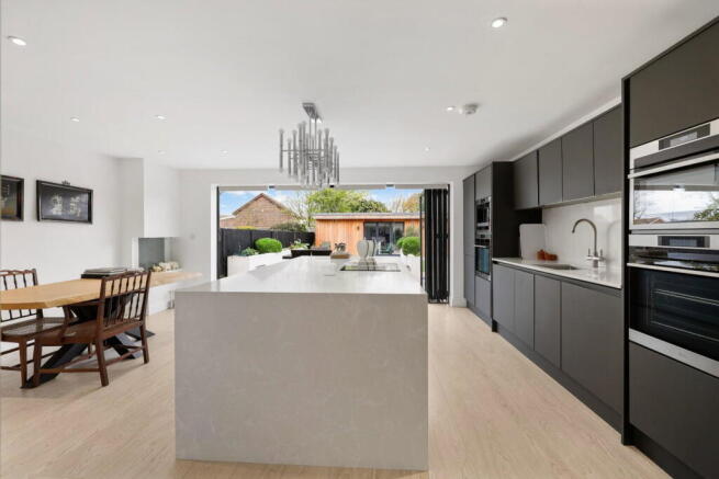 Ingarfield Road, Holland-On-Sea photo 4