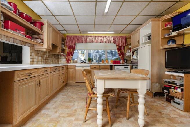 4 bed Detached for sale Image 8
