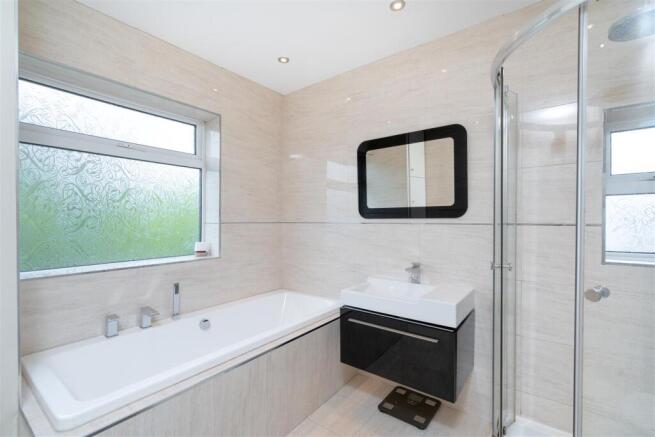5 bed Semi-Detached for sale Image 10