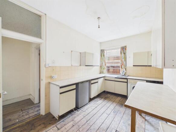 8 - Four-Bedroom Maisonette for Renovation.jpg
