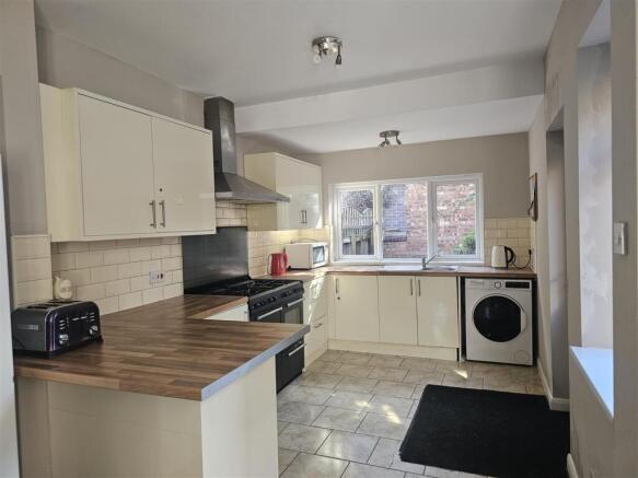 5 bed House Share to rent Image 9