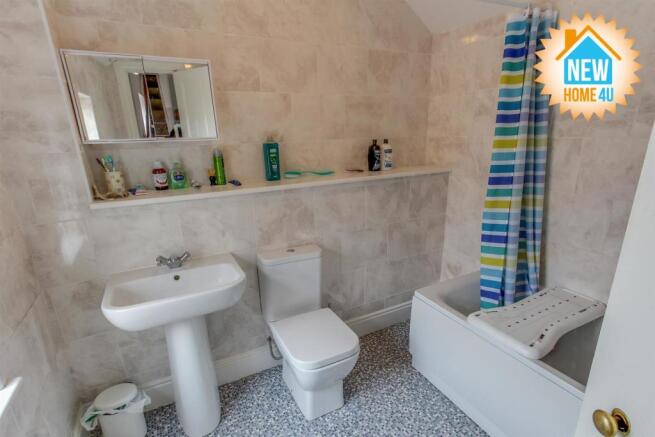 FAMILY BATHROOM: