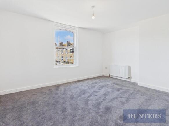 4 bed Flat to rent Image 9
