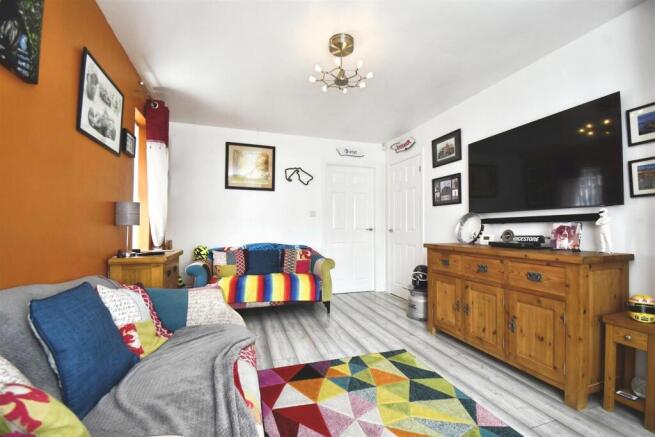 2 bed Semi-Detached for sale Image 8