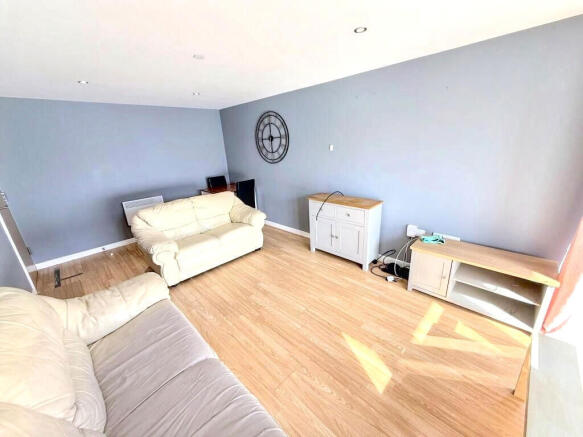 2 bed Flat for sale Image 7