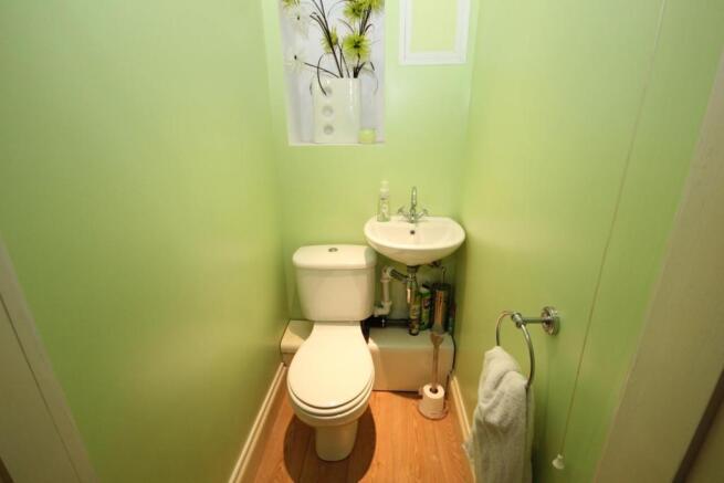 CLOAK ROOM-WC.JPG