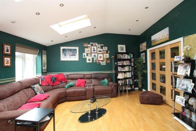 41 brooke grove - photo.jpg