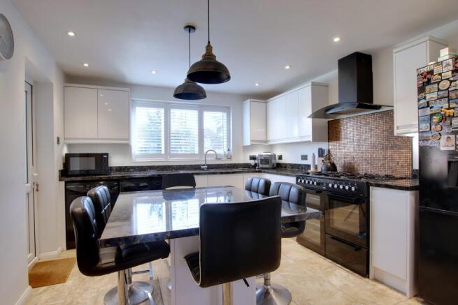 KITCHEN/BREAKFAST ROOM