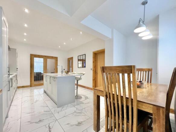 3 bed Terraced for sale Image 4
