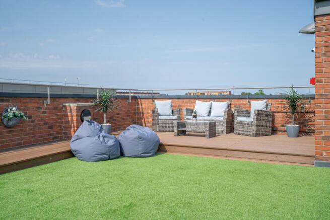 2 bed Apartment to rent Image 12