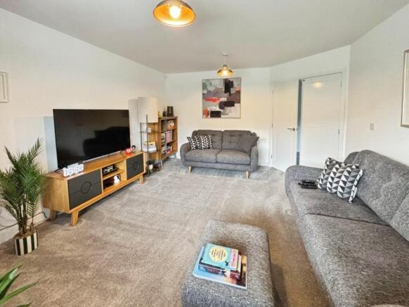 4 bed House for sale Image 9