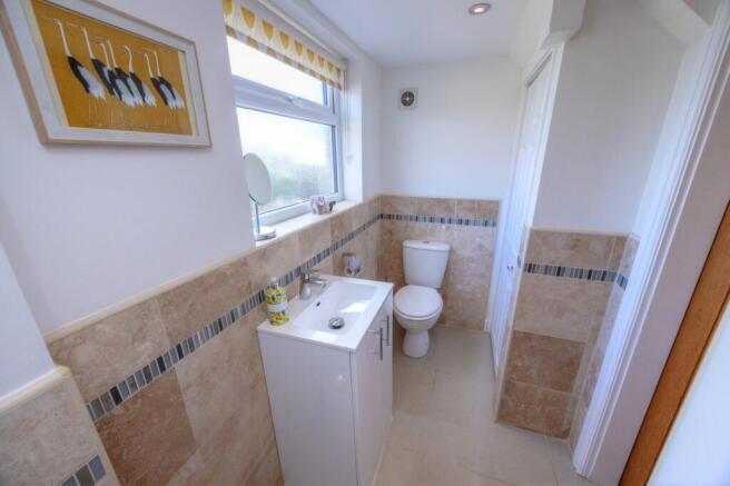 4 bed Detached for sale Image 11