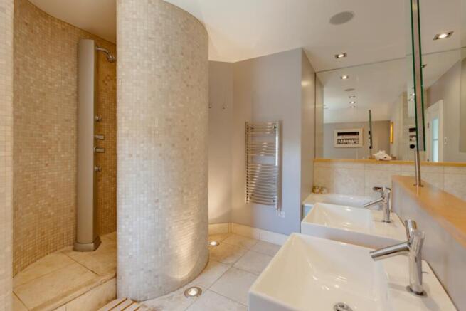 Master En-Suite