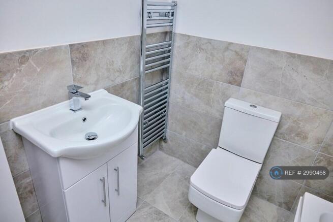 5 bed Semi-Detached to rent Image 11