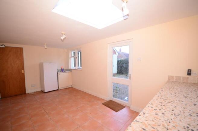 28 Barker Close u...
