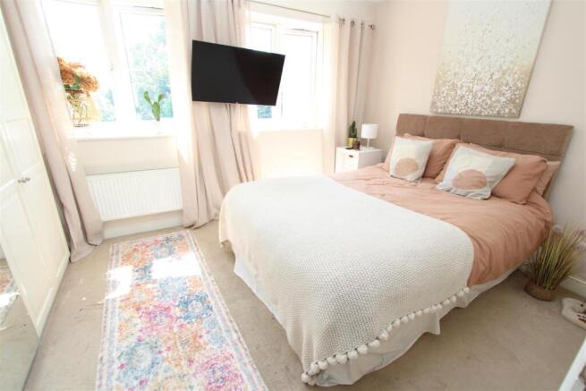 4 bed Town House for sale Image 11