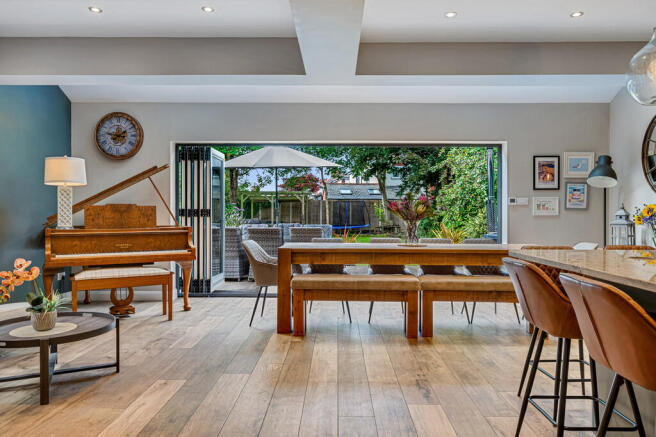 Family Dining Are...