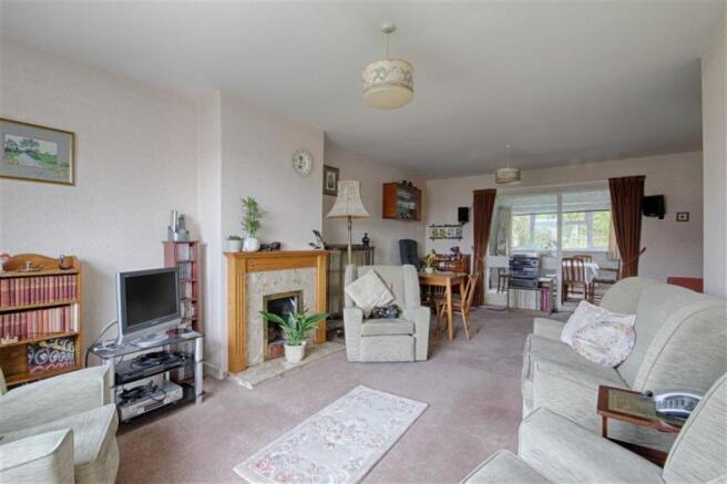 LIVING/FAMILY ROOM