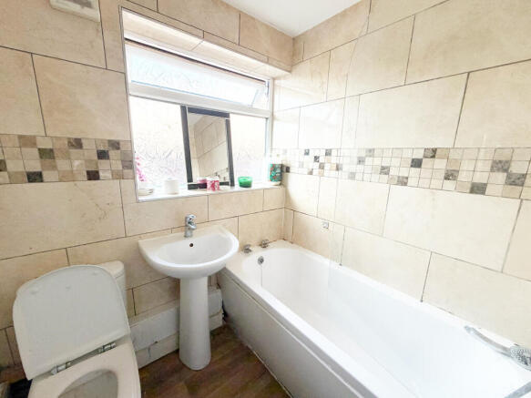 3 bed Bungalow to rent Image 9