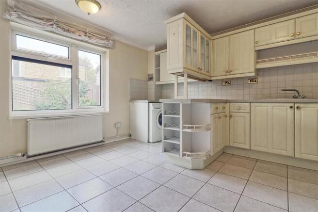 Kitchen 2.jpg