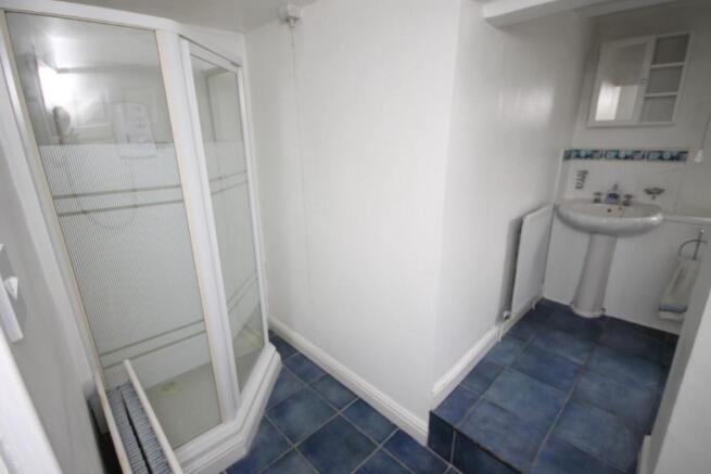 HOUSE BATHROOM / W.C