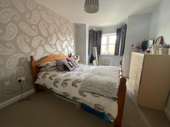 4 bed House to rent Image 6