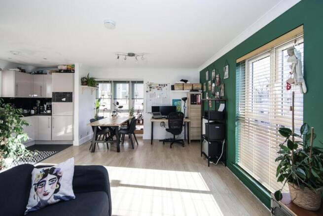 2 Andrews Close-18.jpg