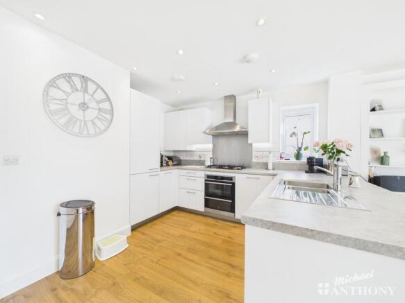 CAM02773G0-PR0415-STILL016