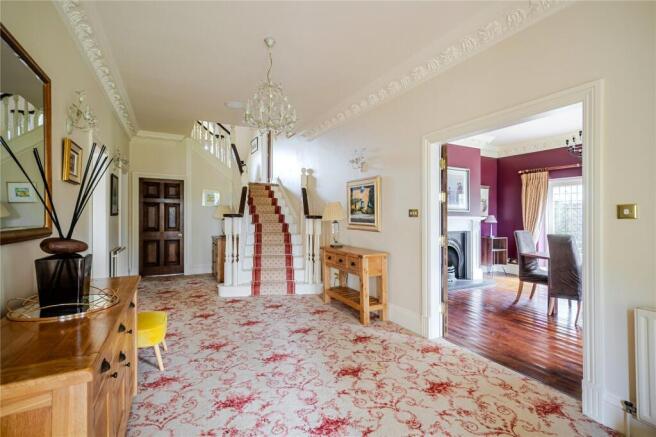 5 bed Detached for sale Image 9