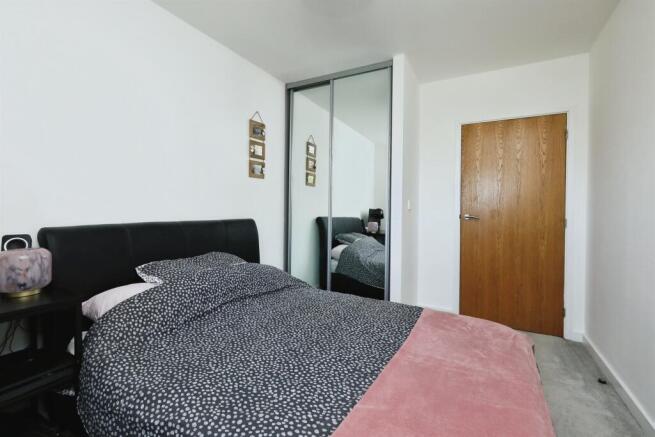 2 bed Flat for sale Image 7