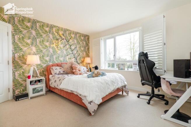 4 bed Semi-Detached for sale Image 12