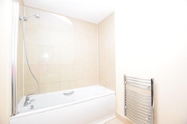 2 bed Apartment to rent Image 10