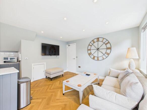 2 bed Apartment for sale Image 6