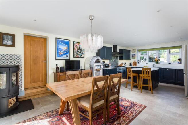 4 bed Detached for sale Image 7