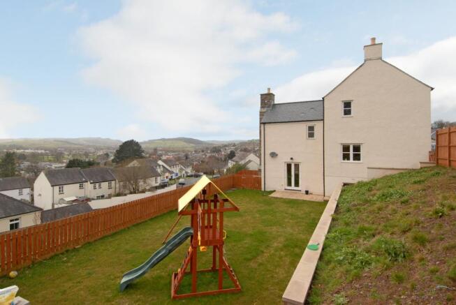 Rear Aspect with Views