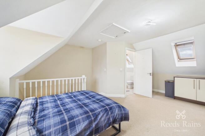 3 bed Terraced for sale Image 9