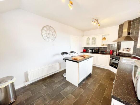 Kitchen pic 1.jpg