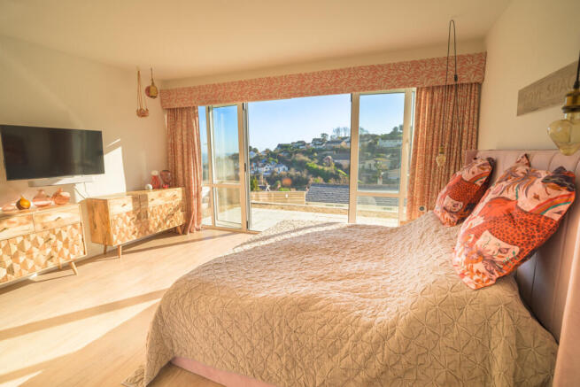 BEDROOM WITH VIEW