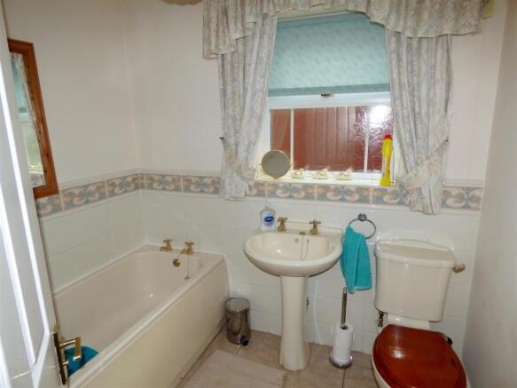 FAMILY BATHROOM