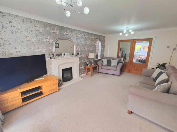 6 bed Detached for sale Image 6