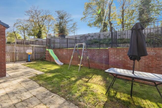 4 bed Detached for sale Image 10