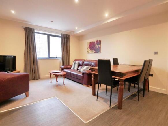 2 bed Apartment for sale Image 5