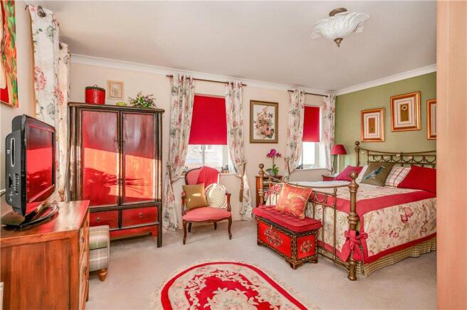 4 bed Detached for sale Image 10